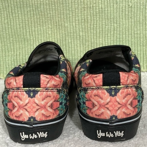 Yes We Vibe Unisex Blue Floral Canvas Slip On Sneaker Shoes SZ M 9 & W 10.5 NWOT - Picture 4 of 11